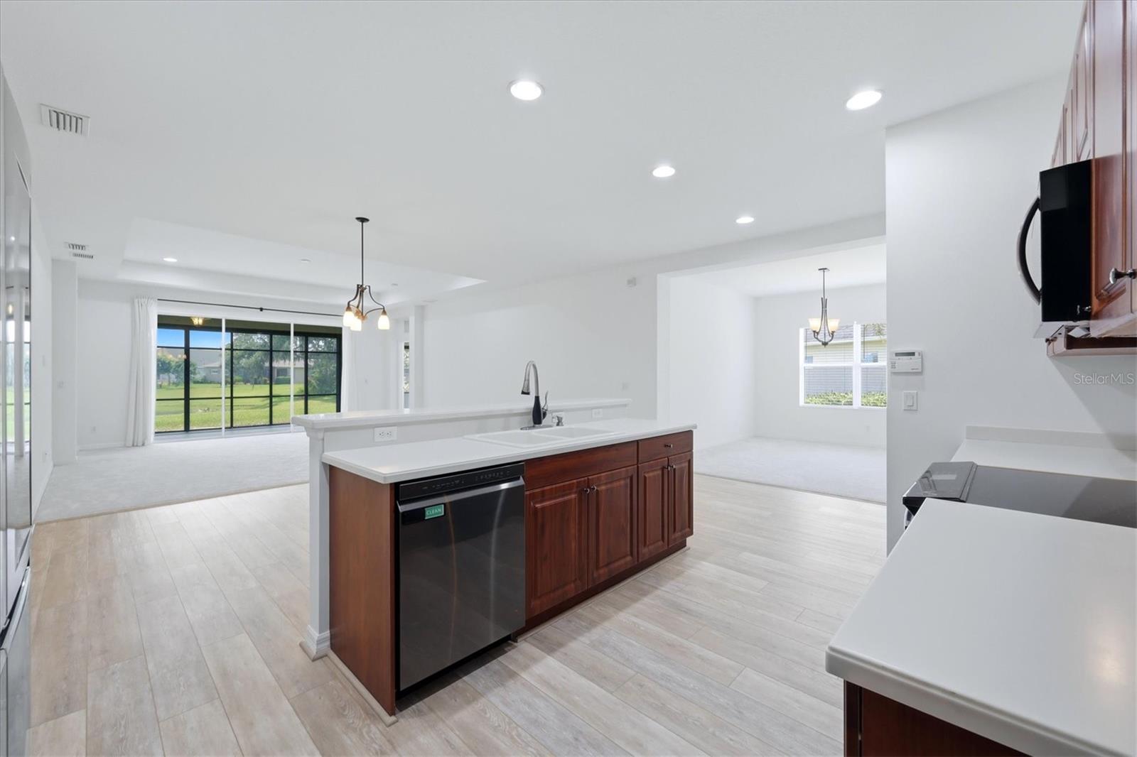 Listing Image #12