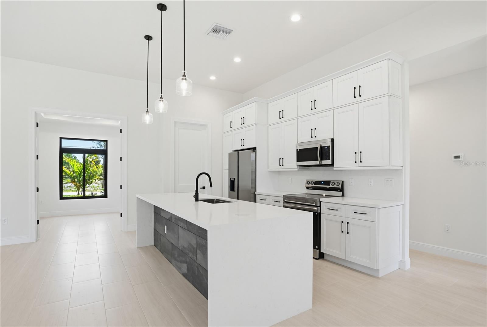 Listing Image #11