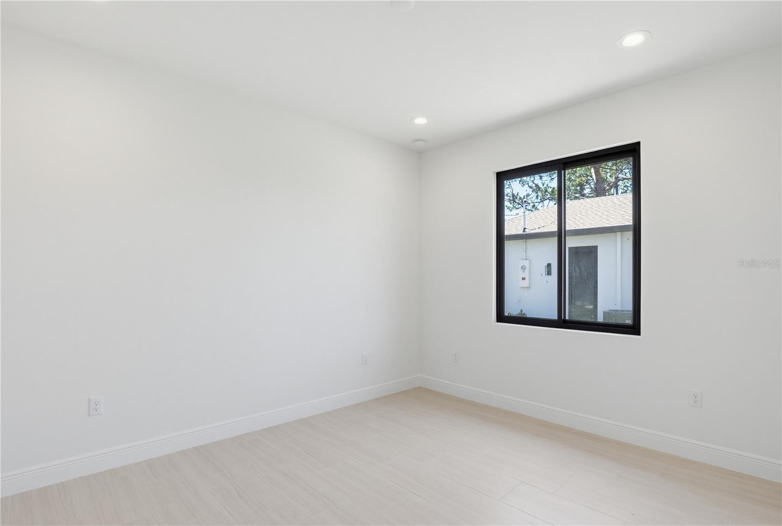 Listing Image #13