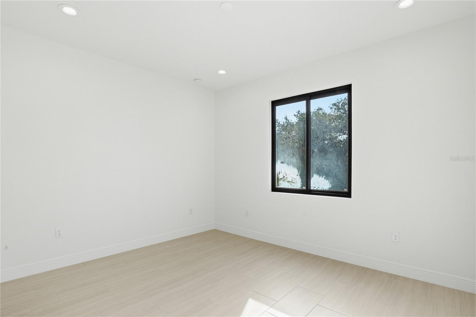 Listing Image #24