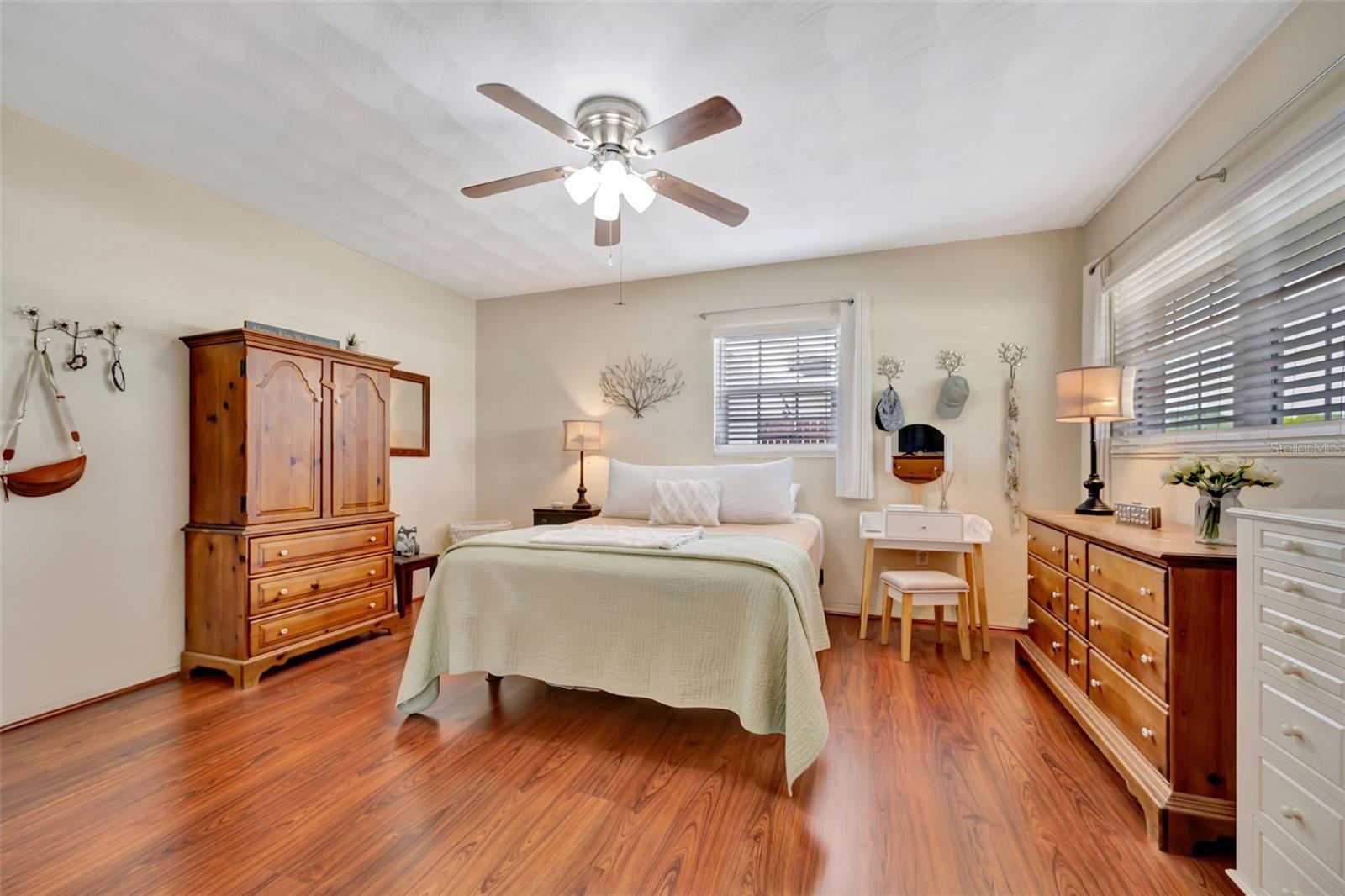 Listing Image #15