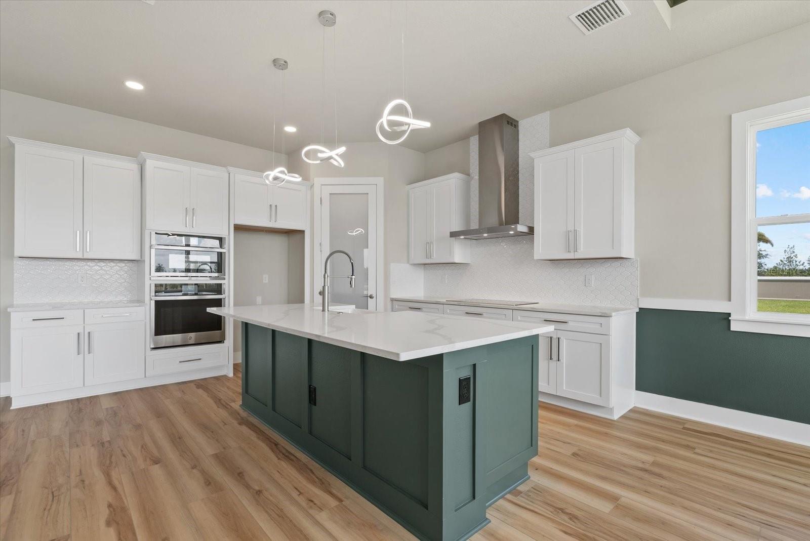 Listing Image #11