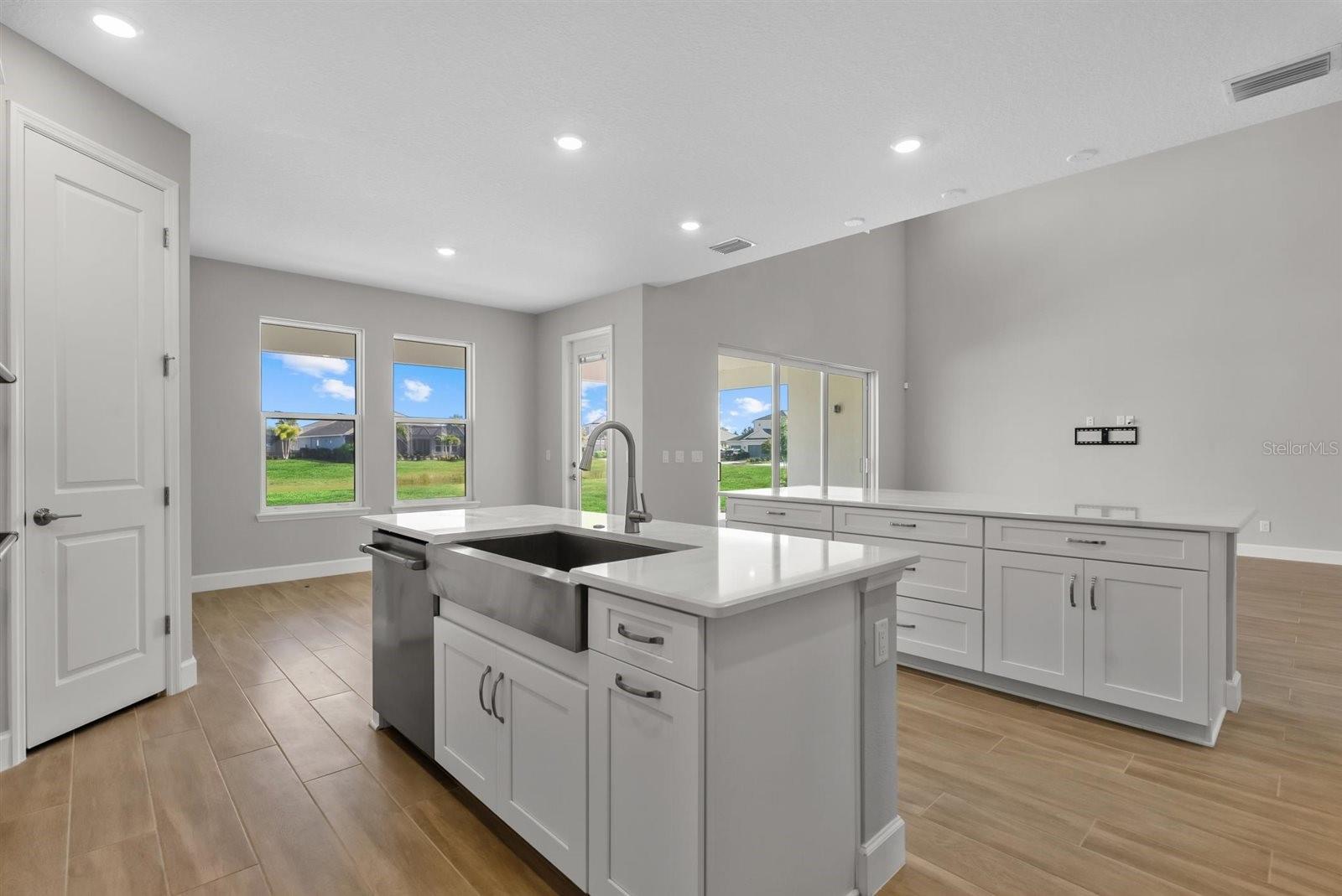 Listing Image #11
