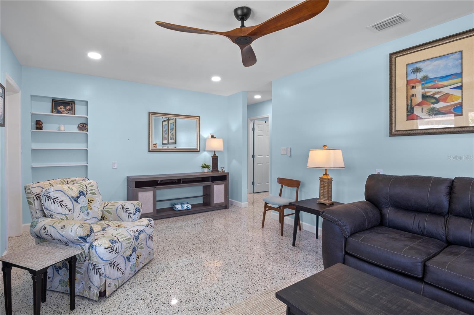 Listing Image #12