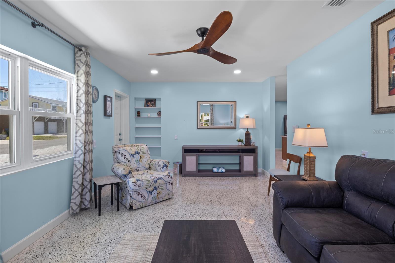 Listing Image #13