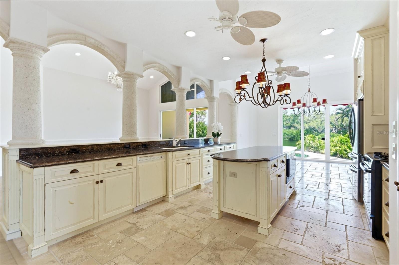 Listing Image #10