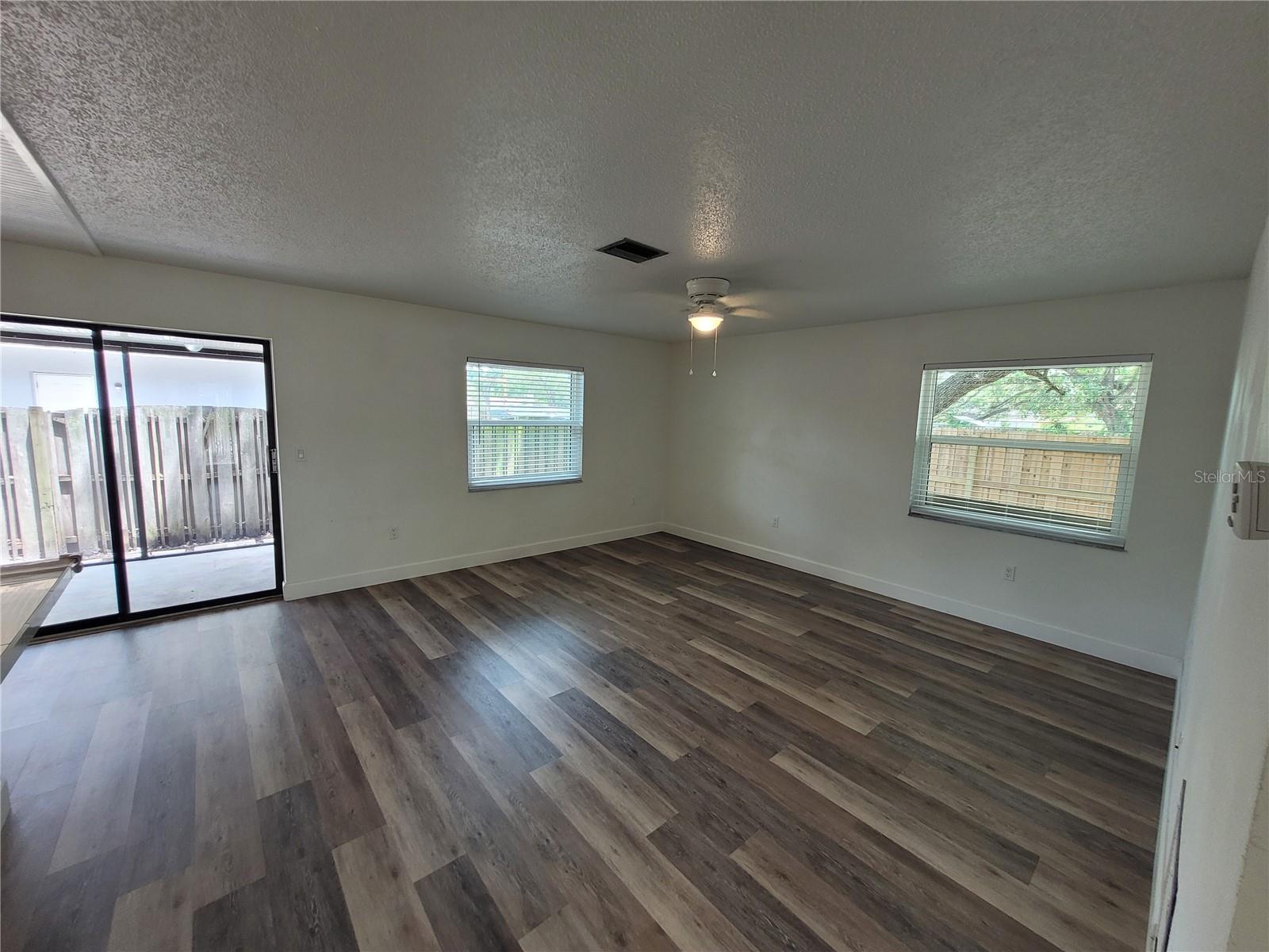 Listing Image #9