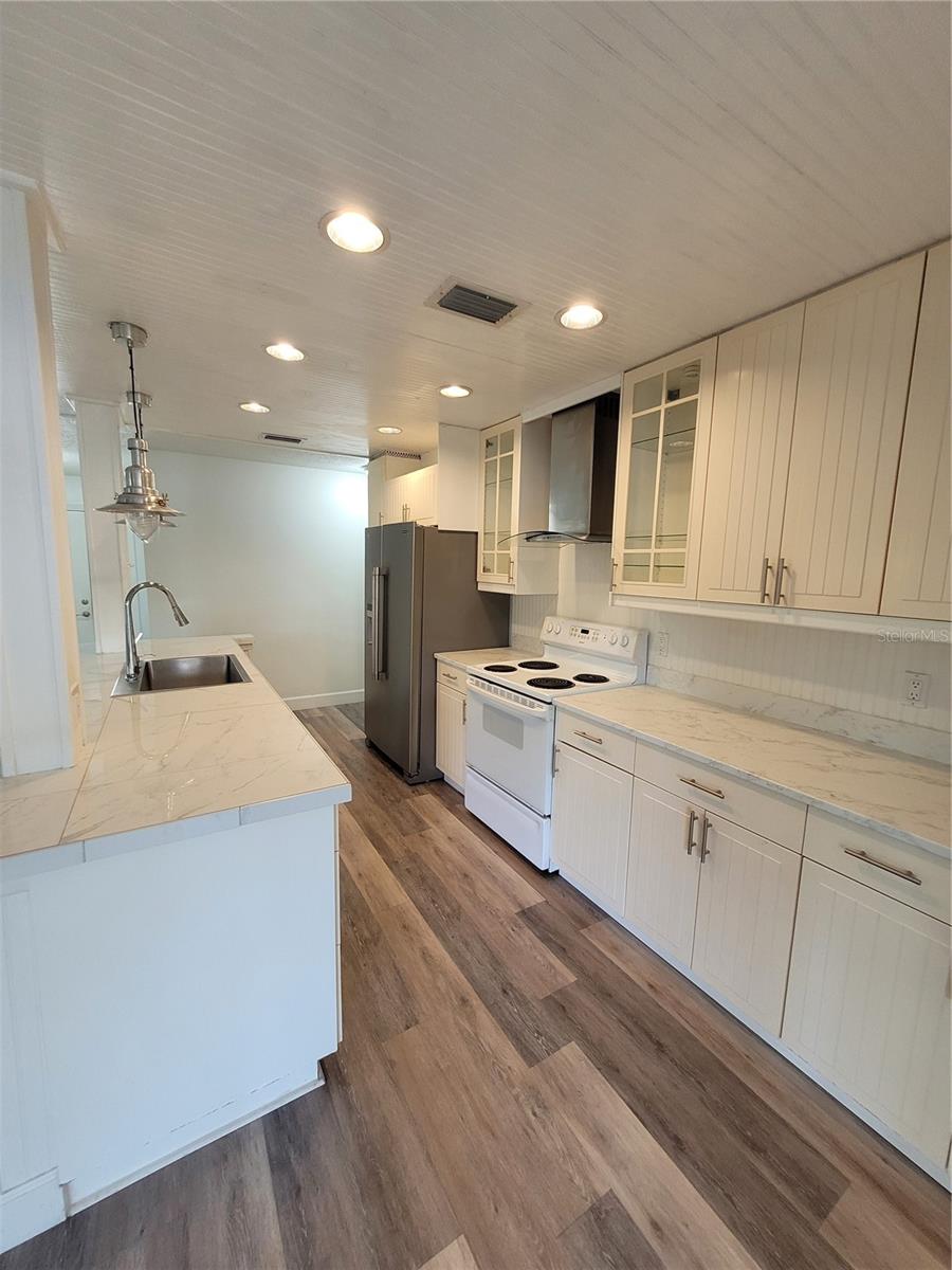 Listing Image #11