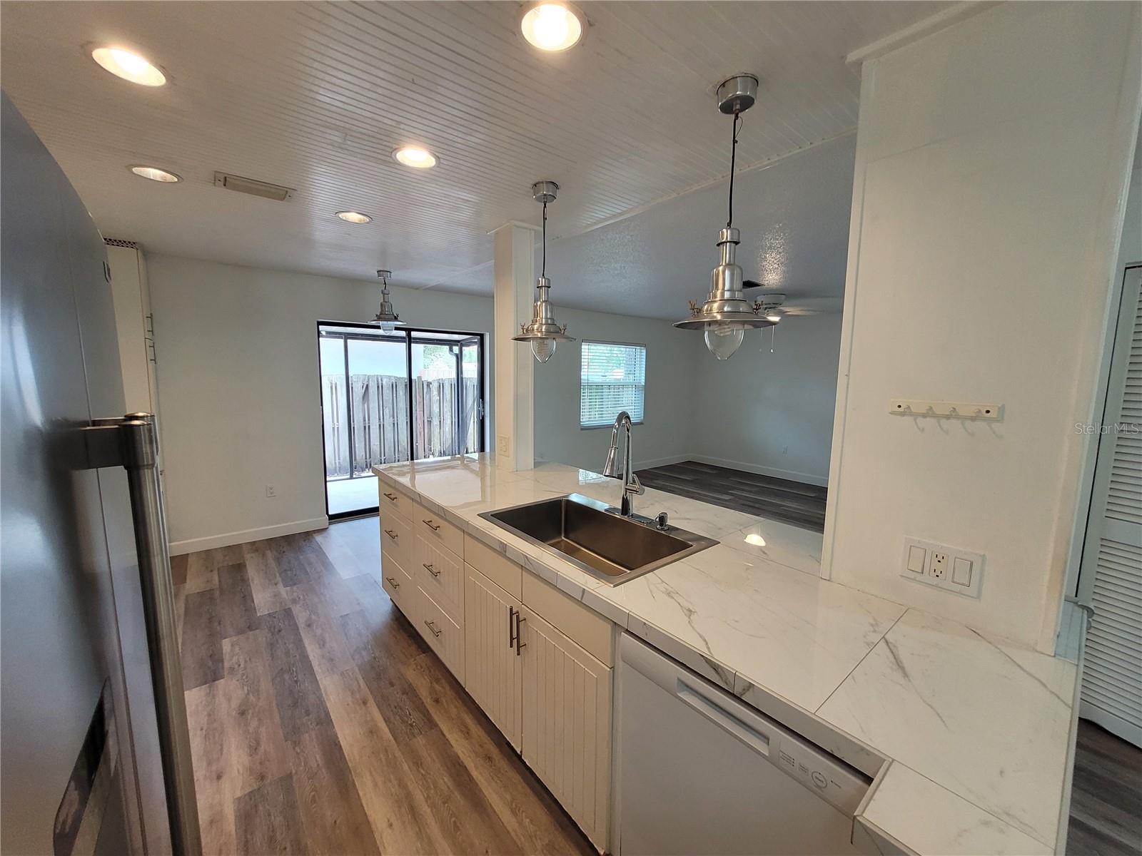 Listing Image #12