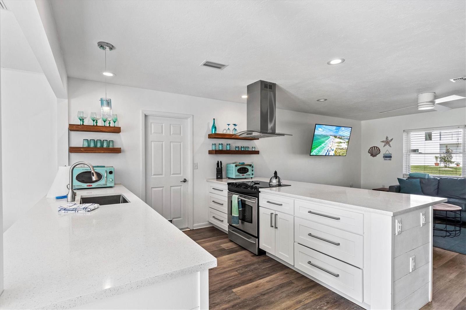 Listing Image #13