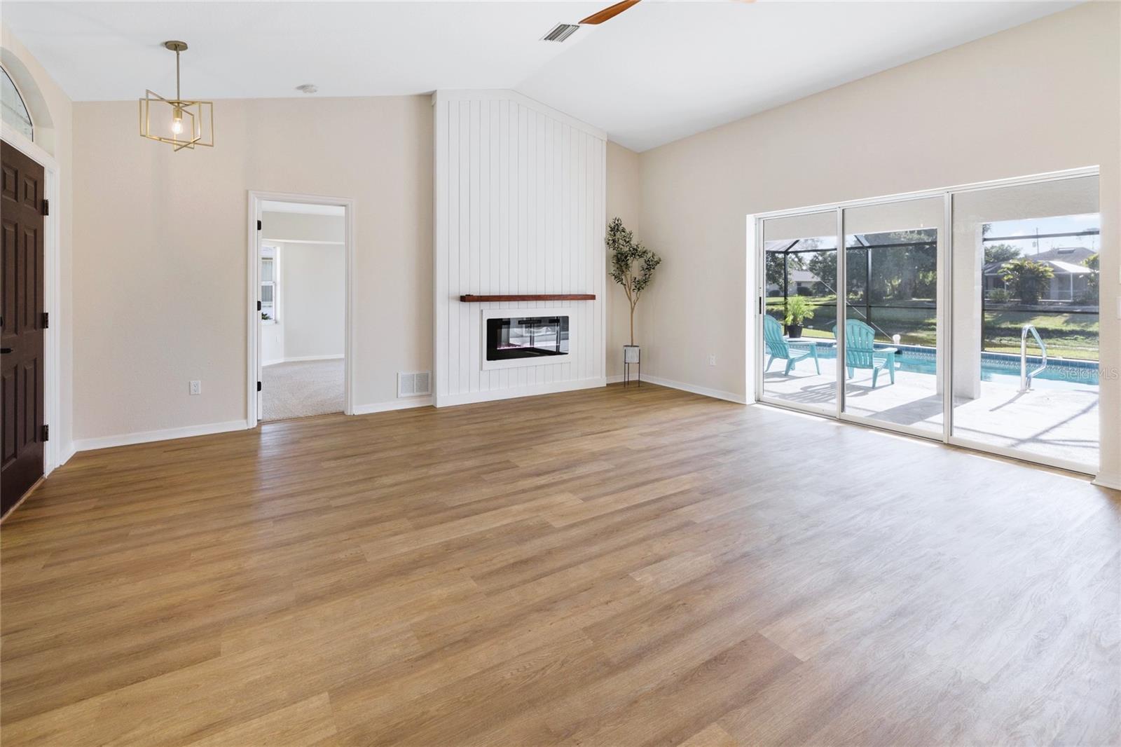 Listing Image #4
