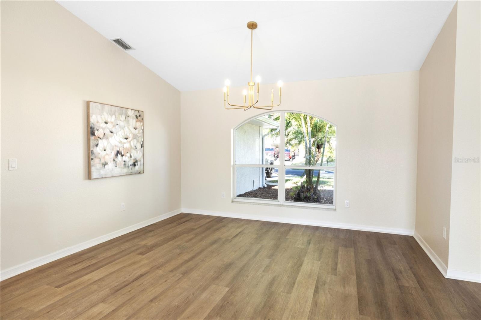 Listing Image #6