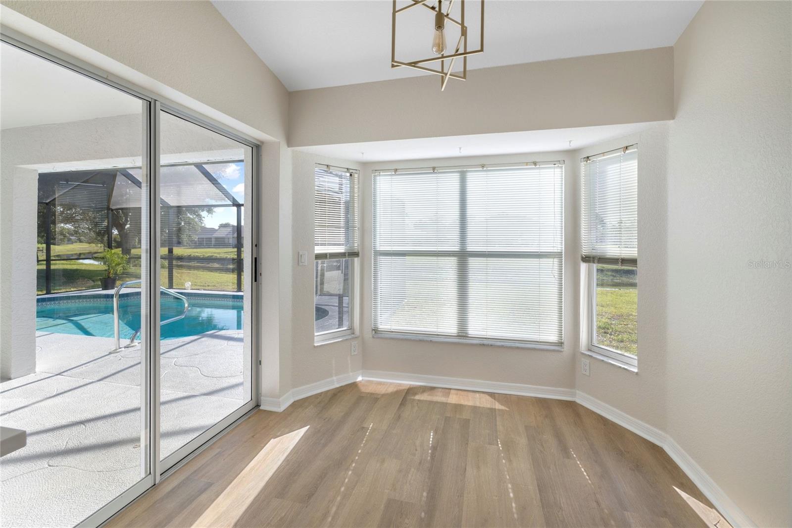 Listing Image #7