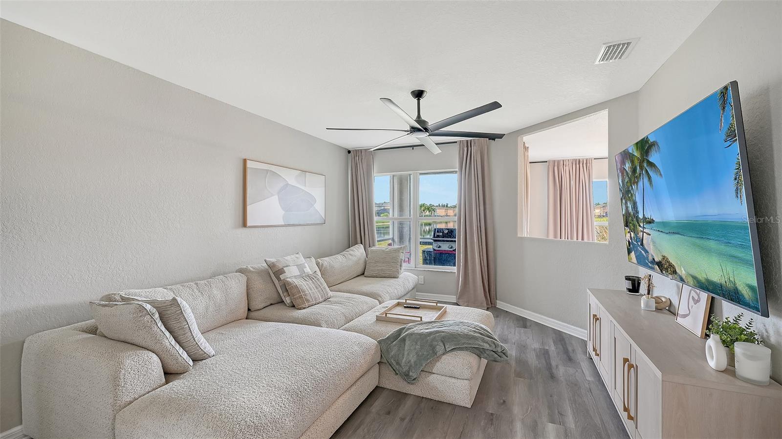Listing Image #8