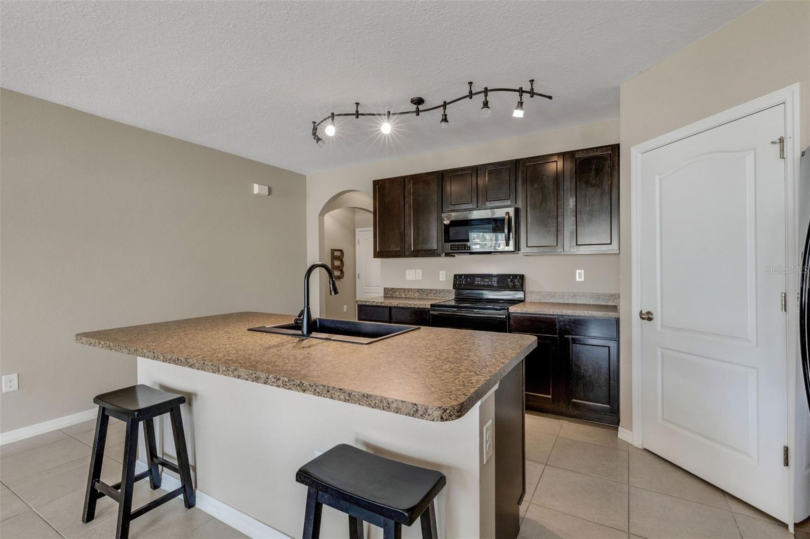 Listing Image #9