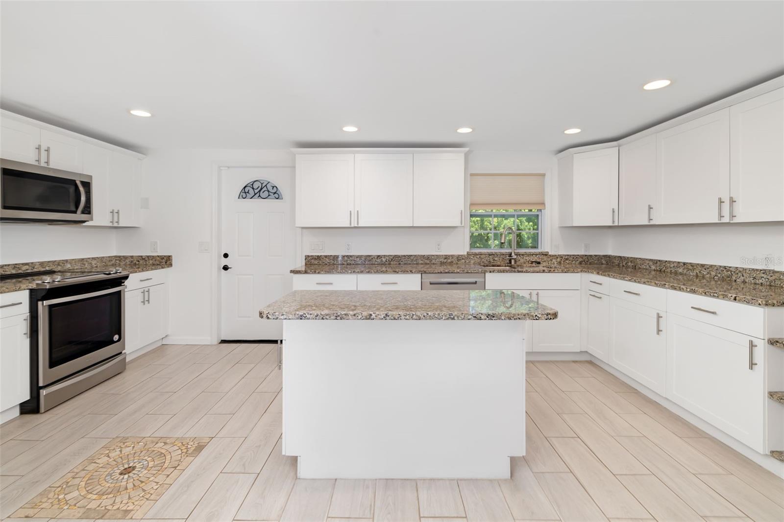 Listing Image #11