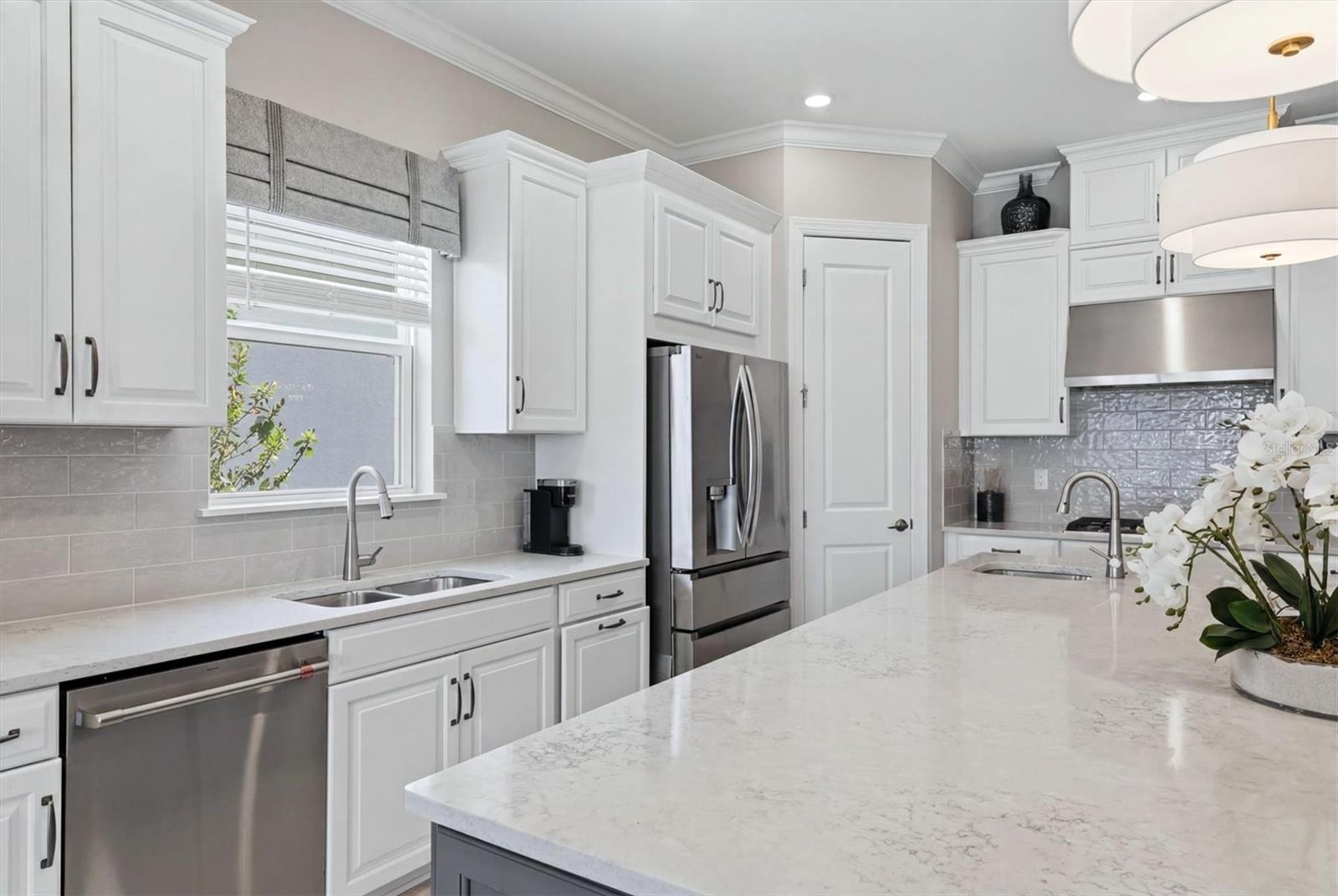 Listing Image #18