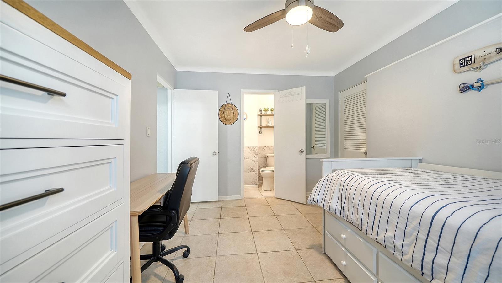 Listing Image #13