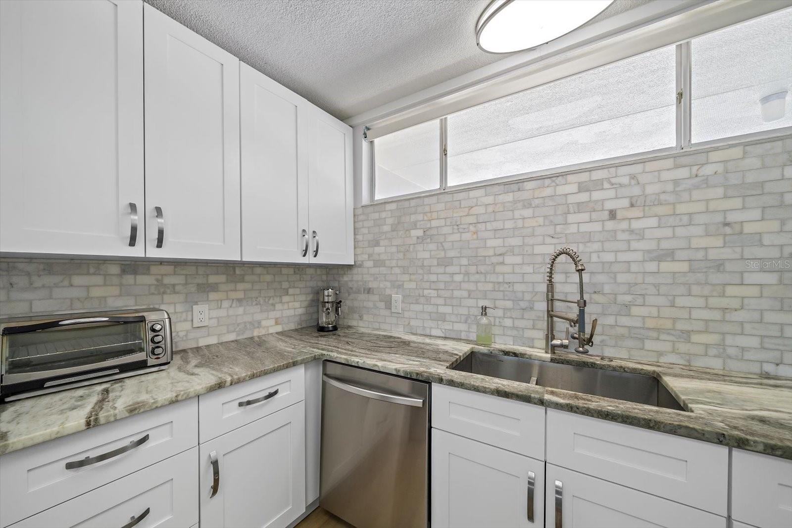 Listing Image #11