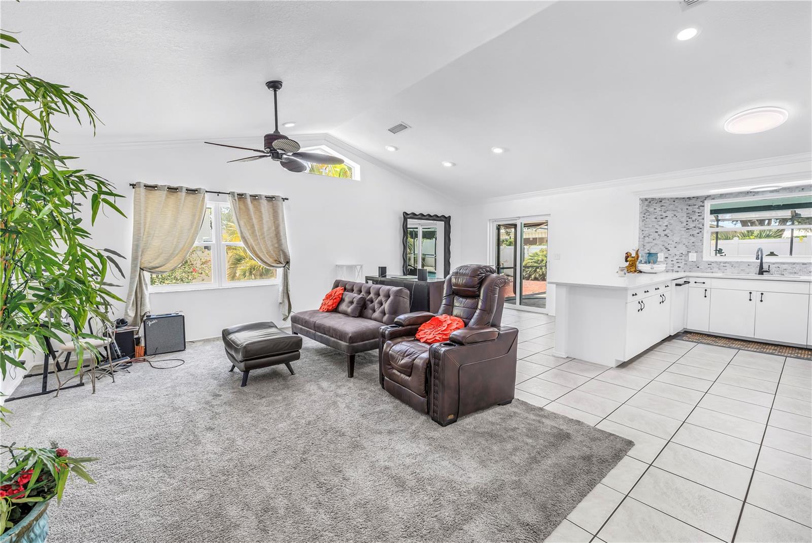Listing Image #8