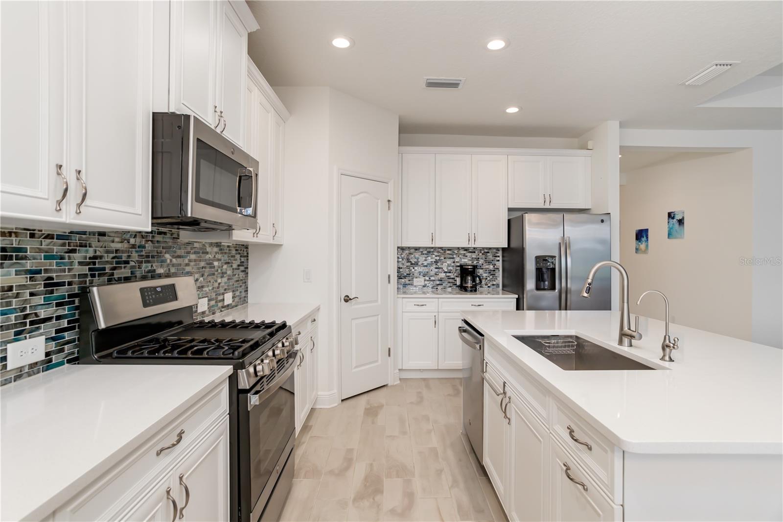 Listing Image #10