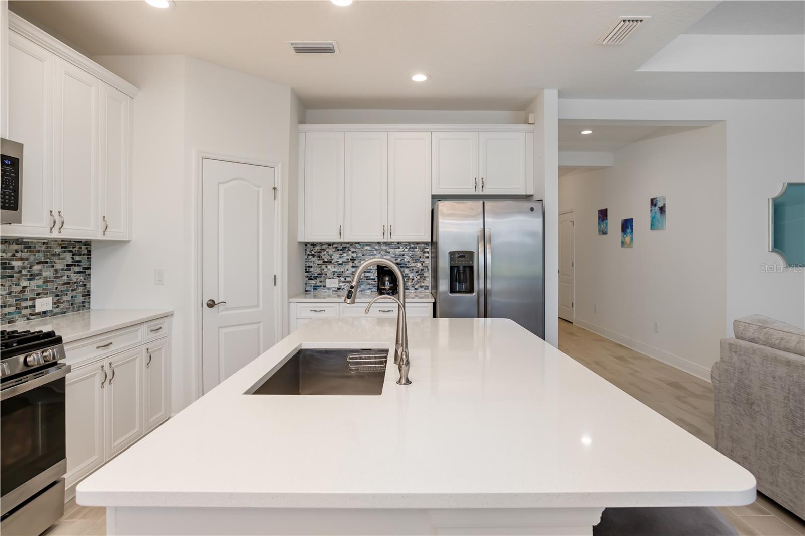 Listing Image #11