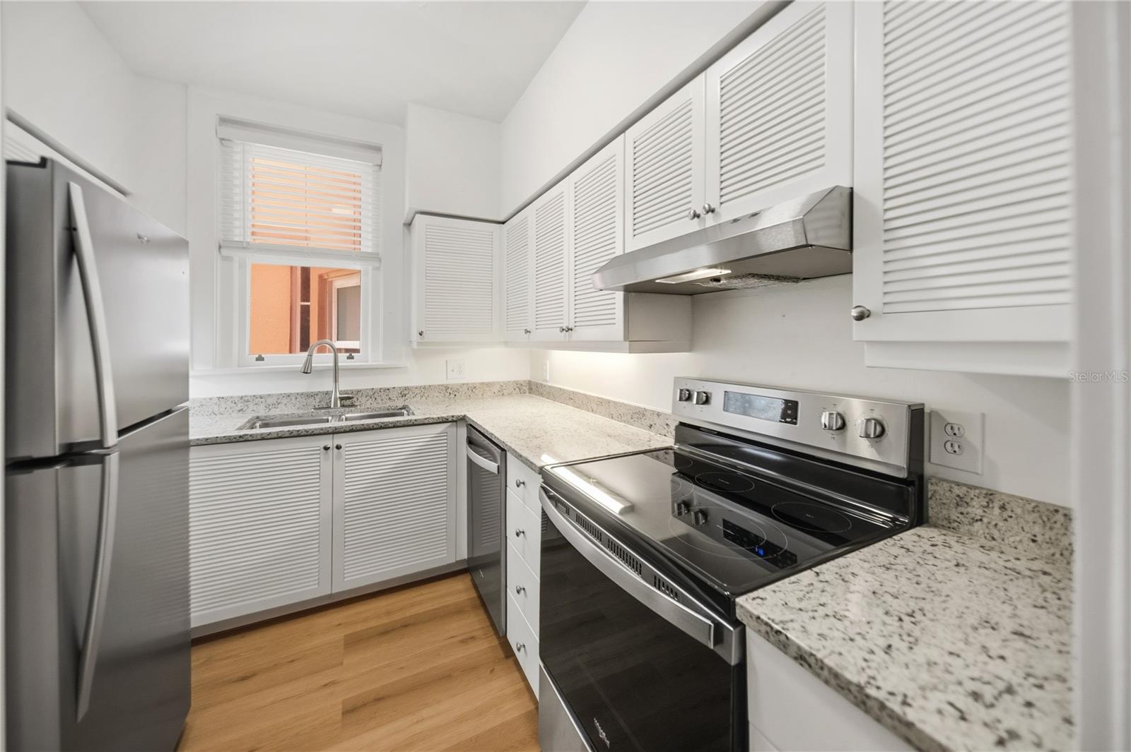 Listing Image #7