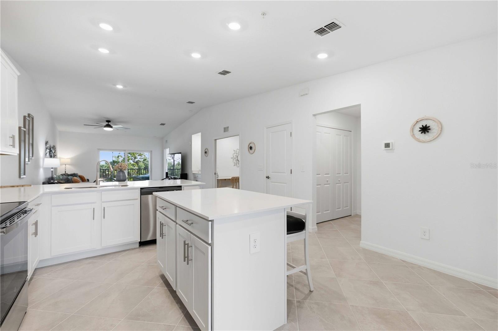 Listing Image #10
