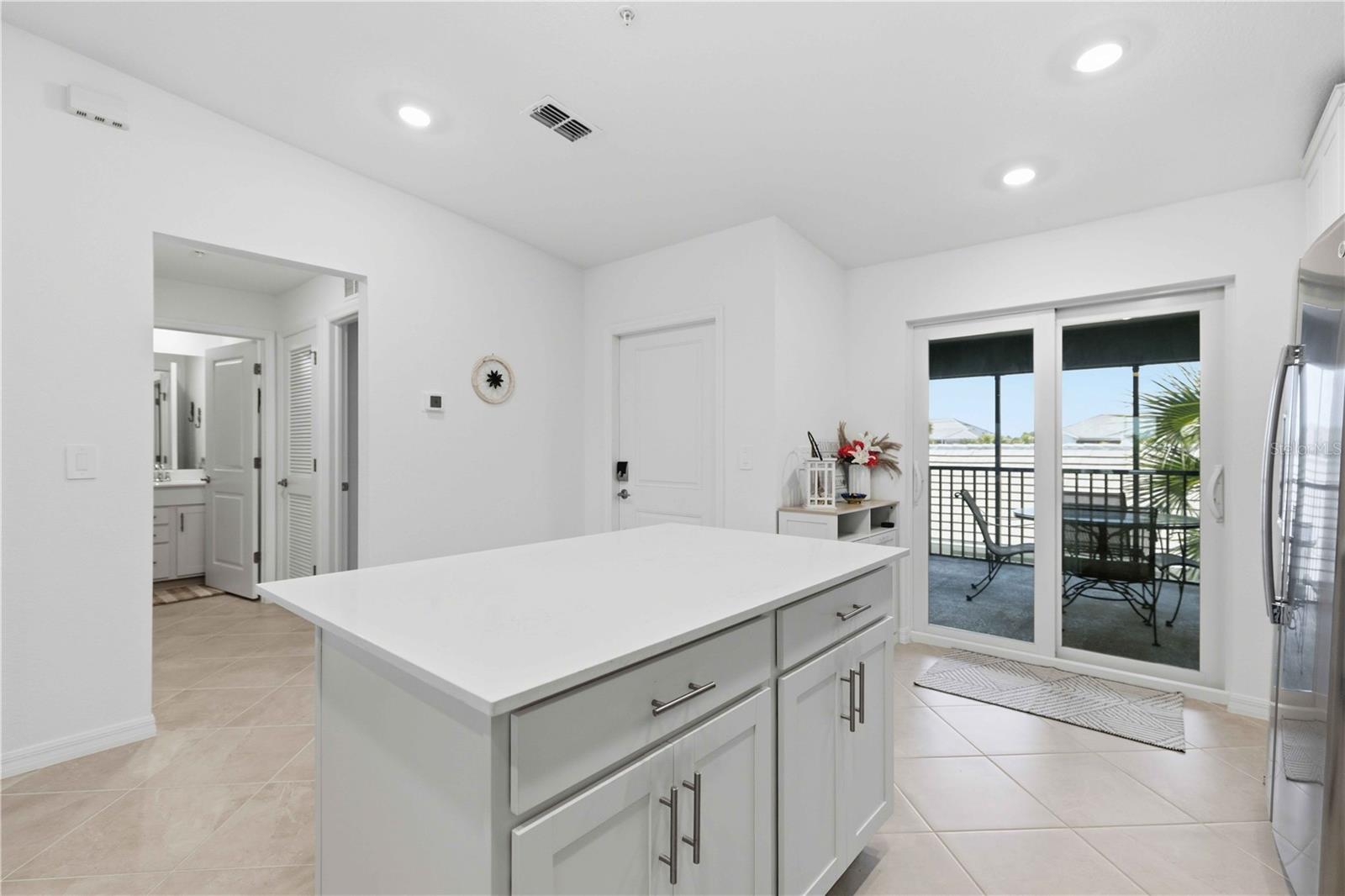 Listing Image #11