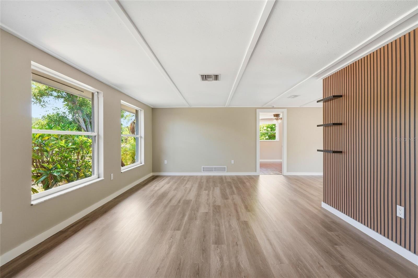 Listing Image #6
