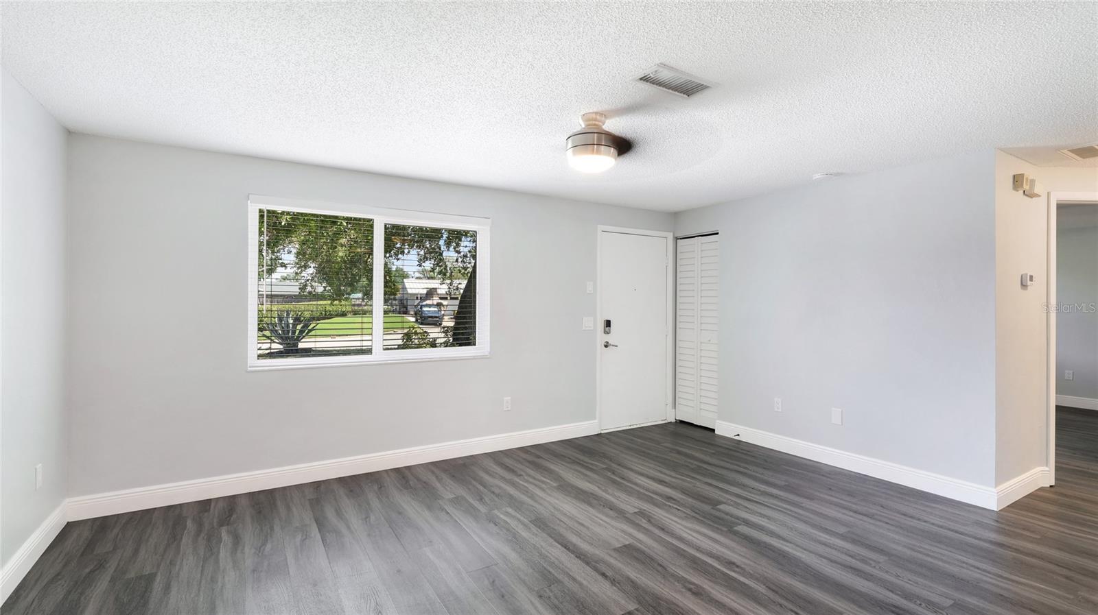 Listing Image #8