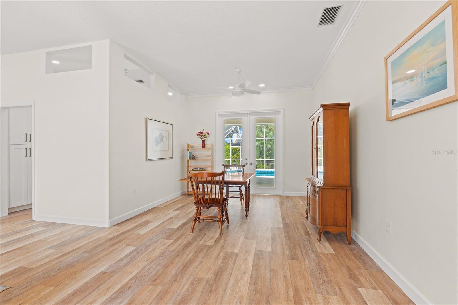 Listing Image #11