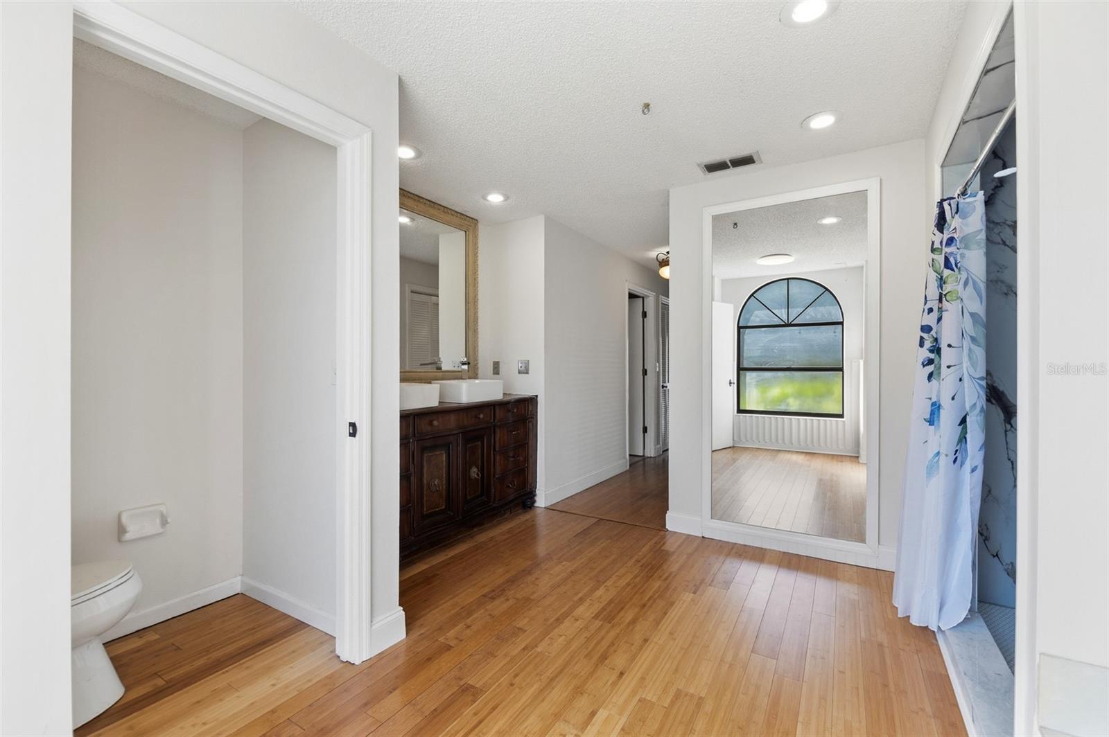 Listing Image #8