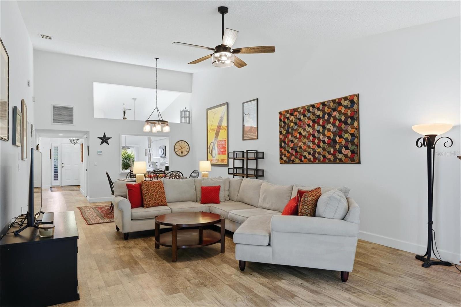 Listing Image #10