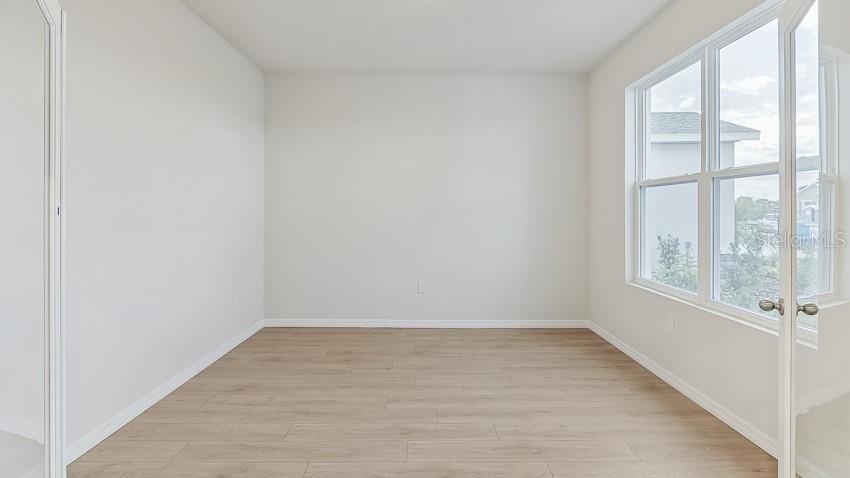 Listing Image #3