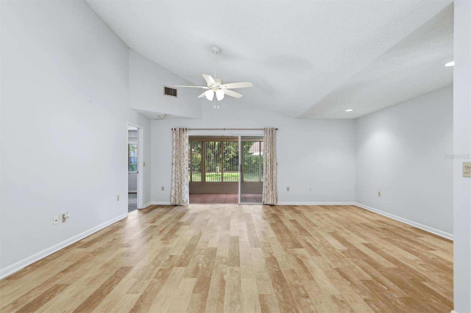 Listing Image #4