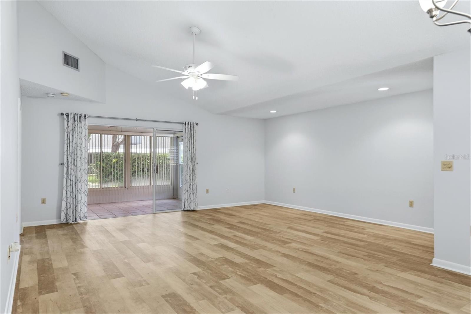 Listing Image #5