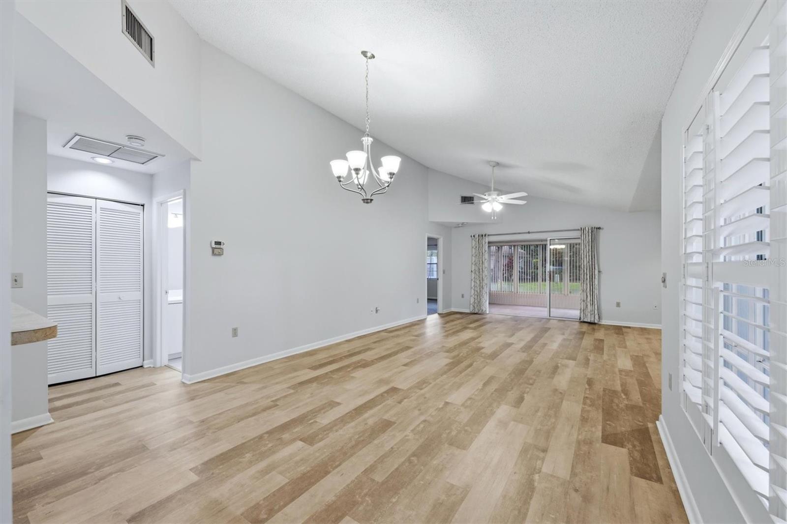 Listing Image #10
