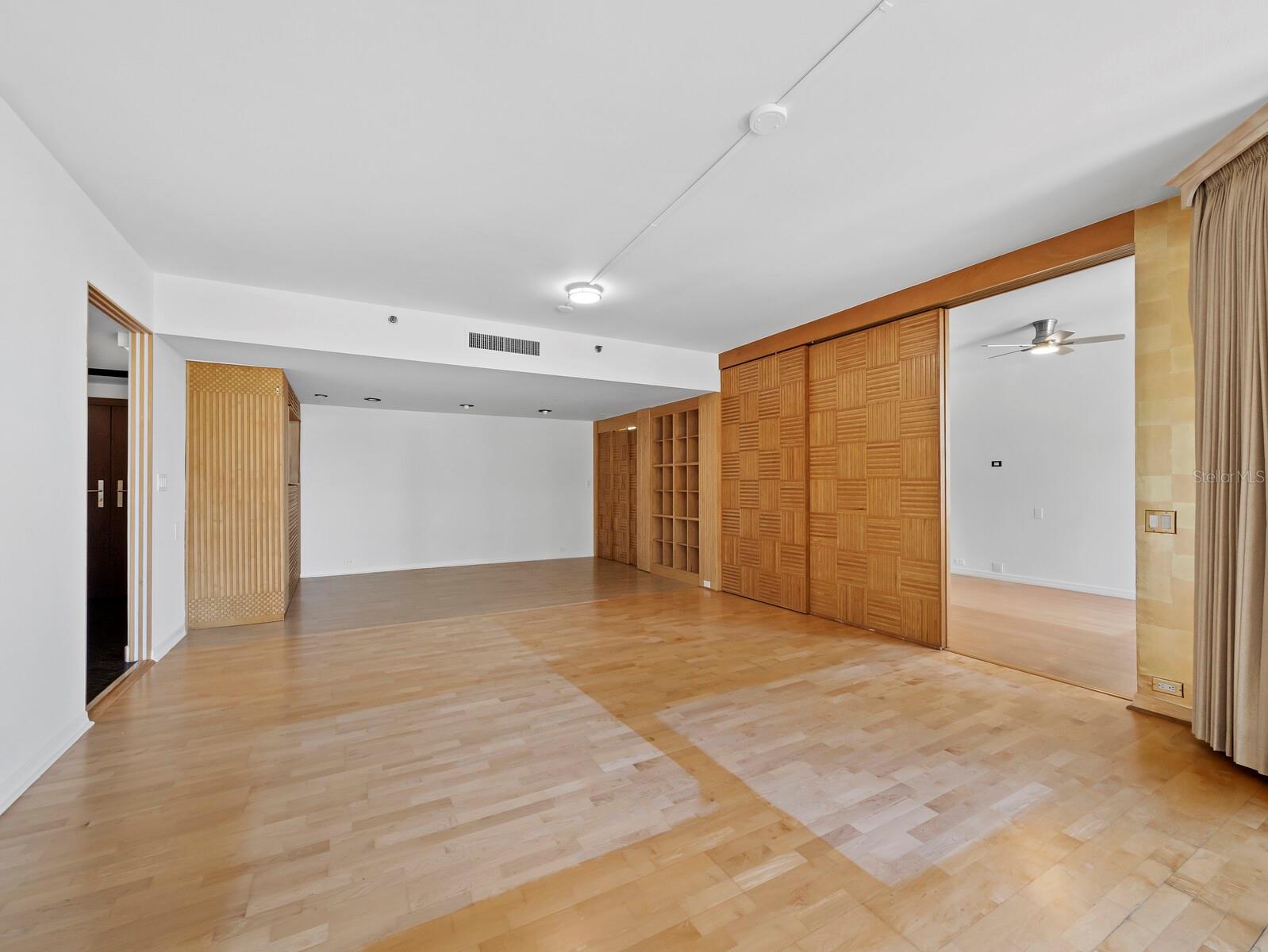 Listing Image #5