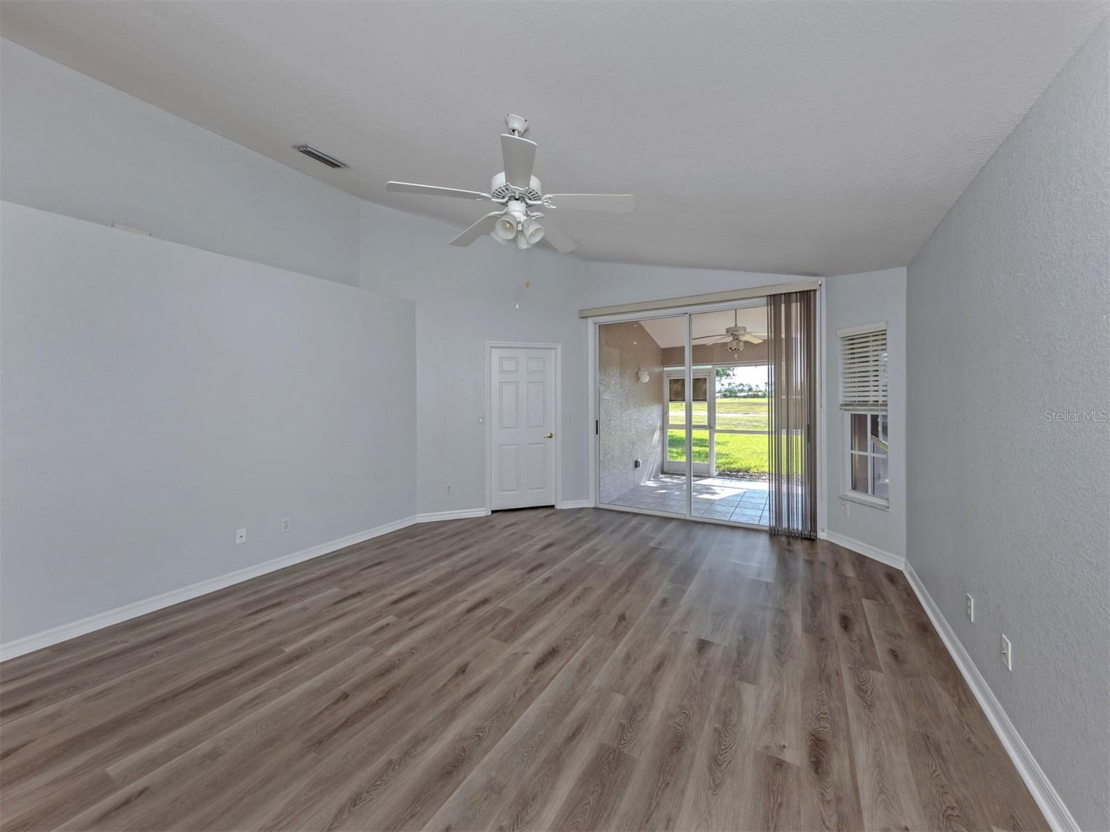 Listing Image #8