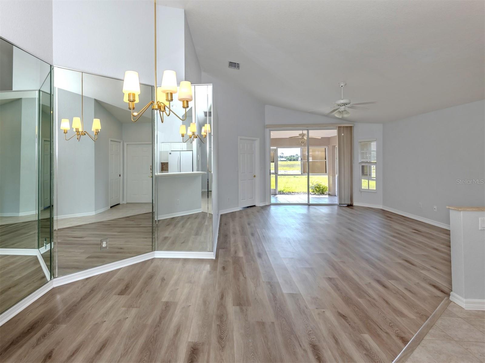 Listing Image #12