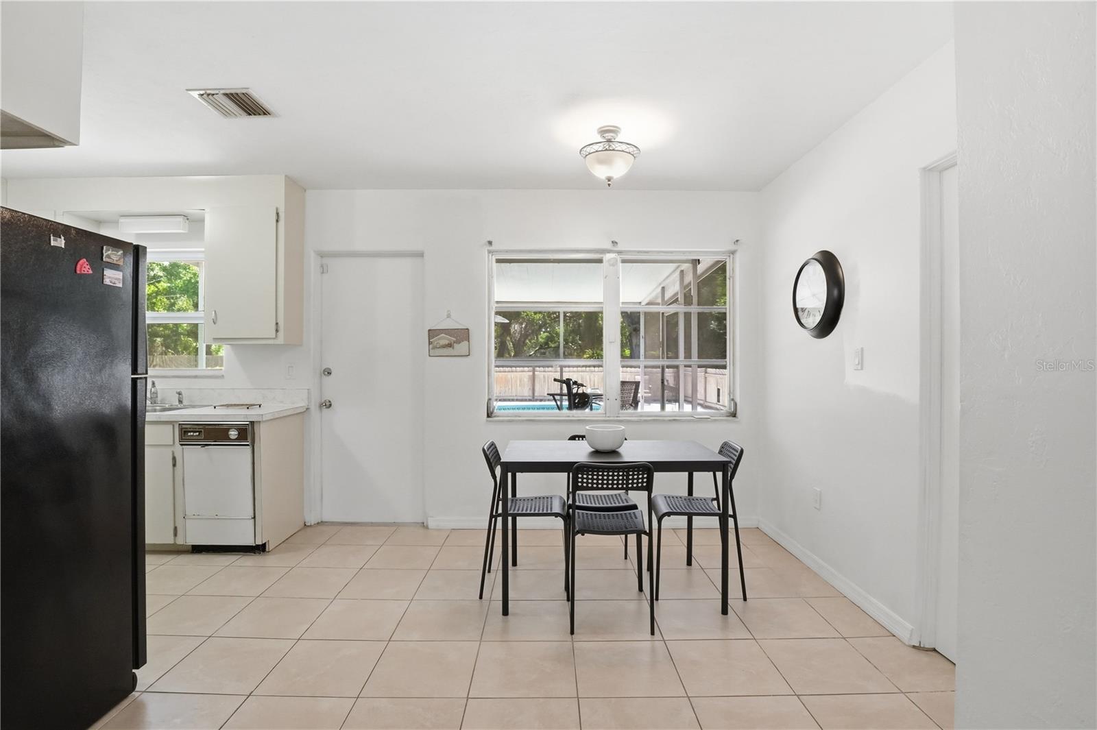 Listing Image #9