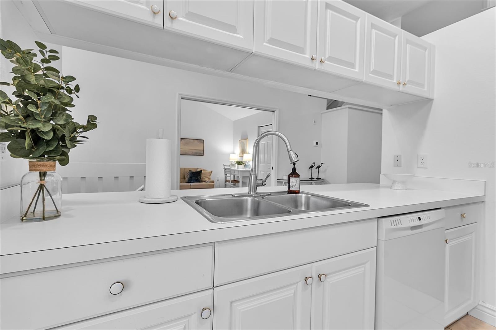 Listing Image #12
