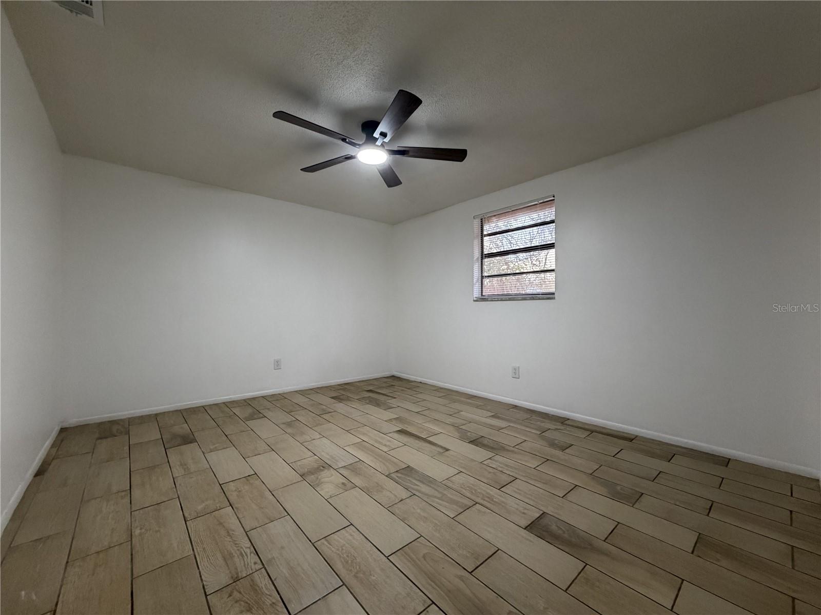 Listing Image #4