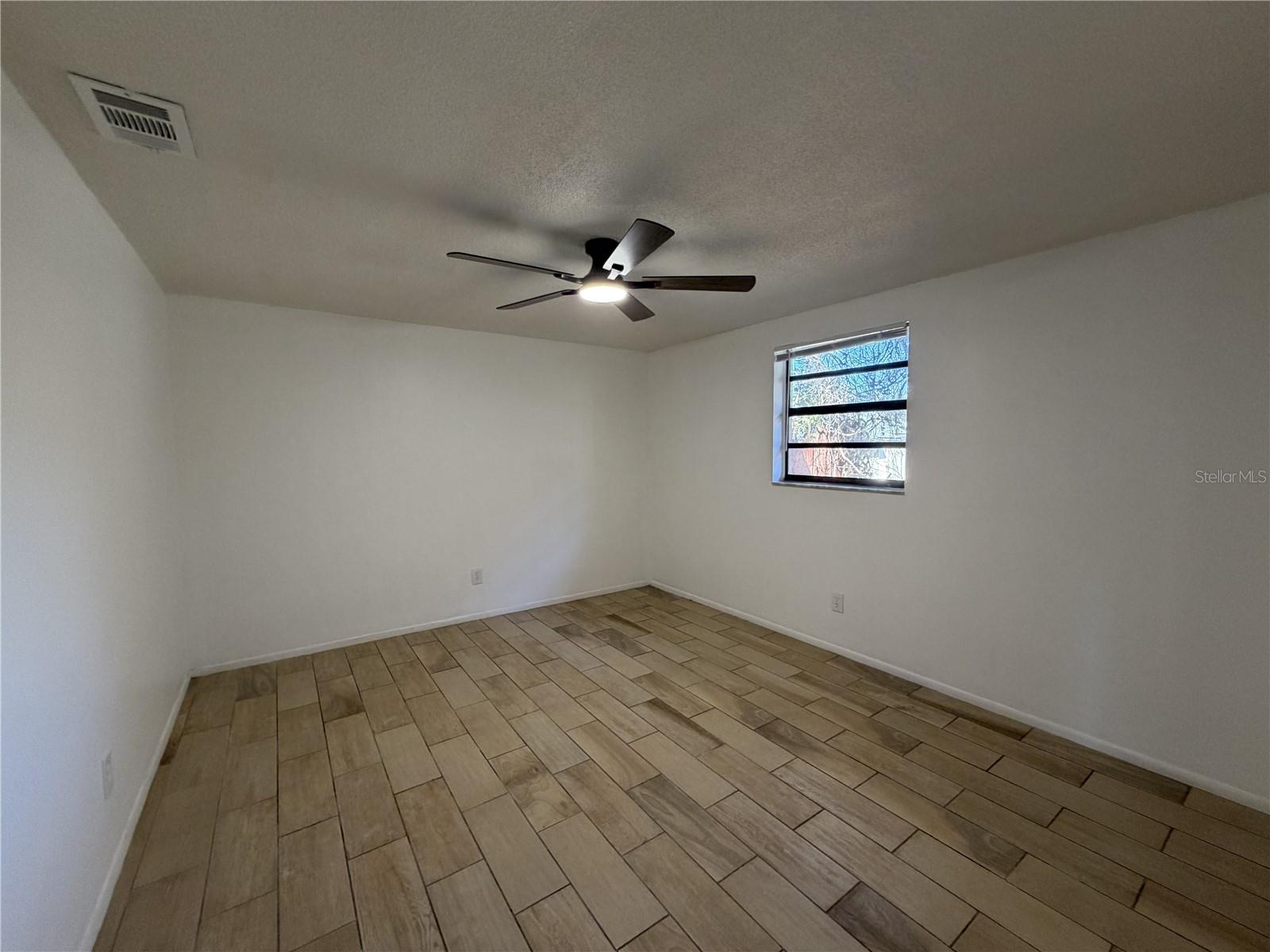 Listing Image #8