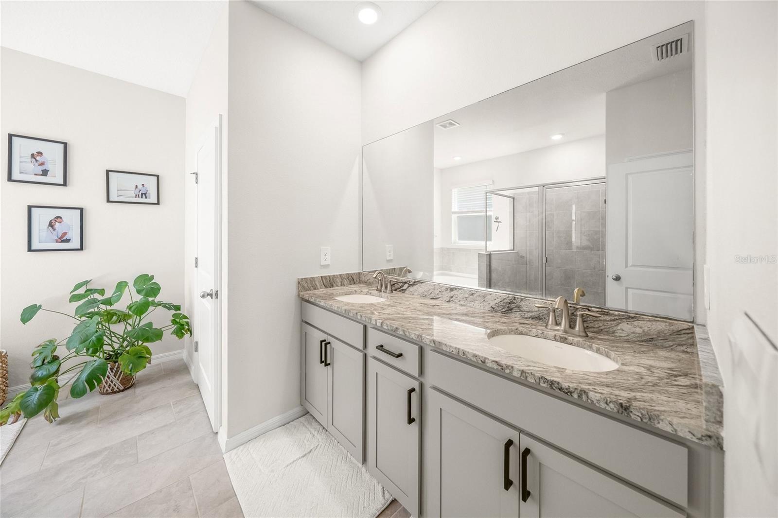 Listing Image #12