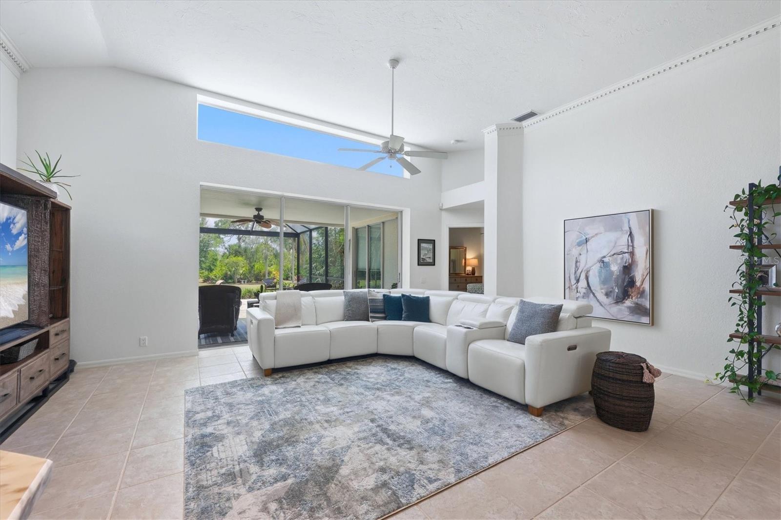 Listing Image #11
