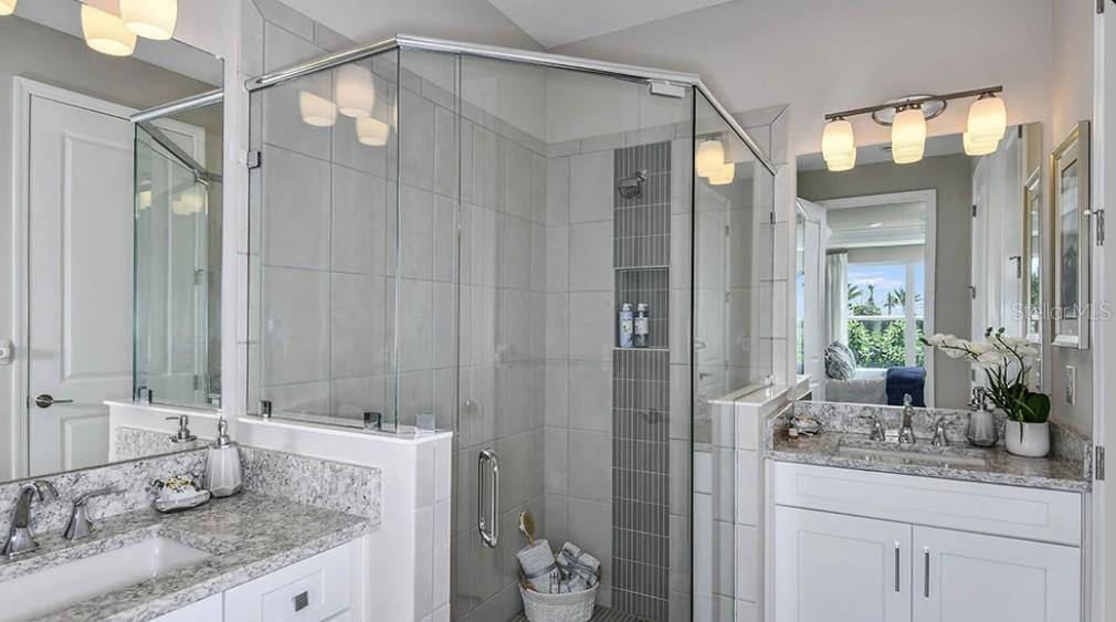 Listing Image #11