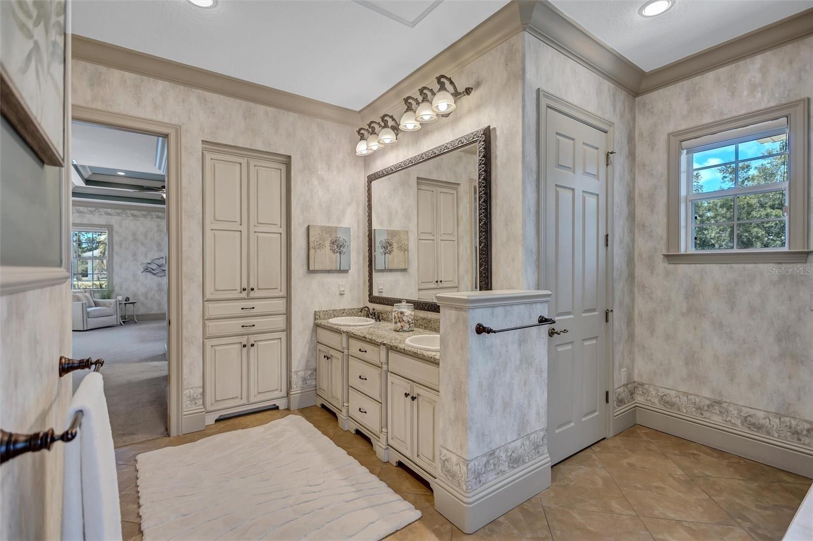 Listing Image #38