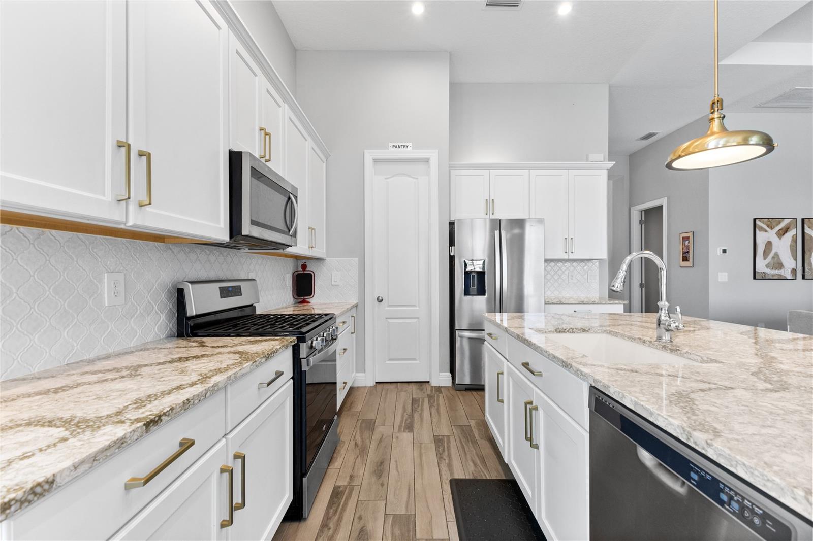 Listing Image #12